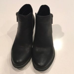 Madeline small heel ankle boots Size 8 1/2